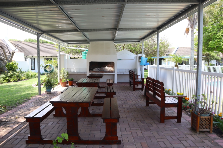2 Bedroom Property for Sale in Paradise Beach Eastern Cape